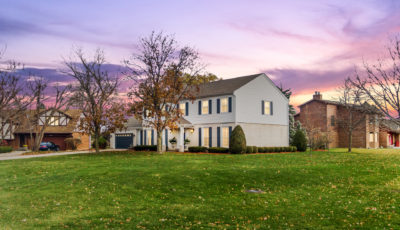220 Woodglen Ln. Oak Brook, IL
