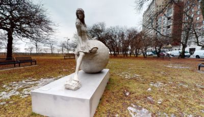 Sculpture in Chicago, World Traveler