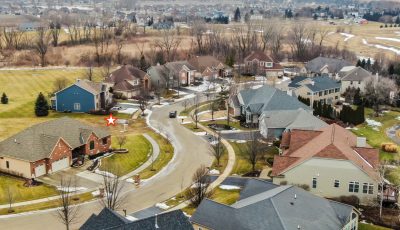 819 Hathaway Ct. North Aurora, IL